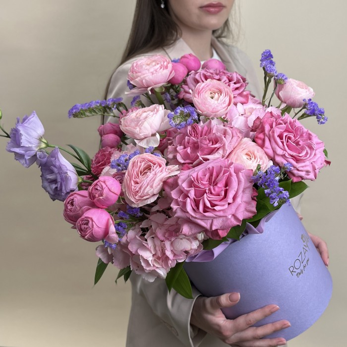 Букет дня в коробке с розами Украшение