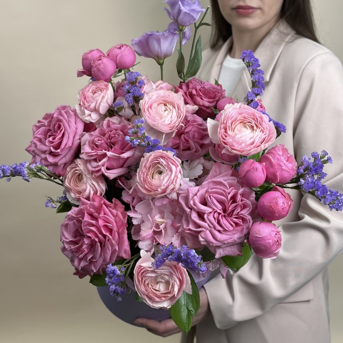 Букет дня в коробке с розами Украшение