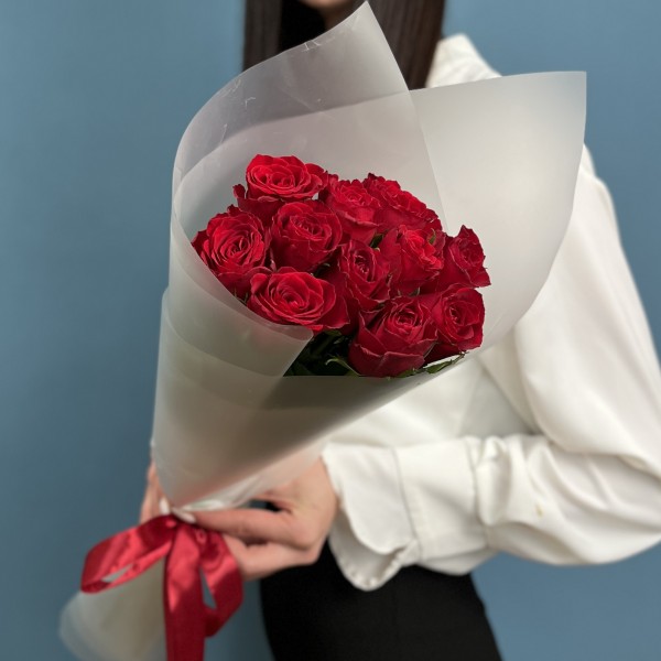 11 красных роз Мадам ред 50 см