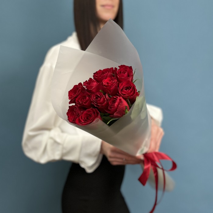11 красных роз Мадам ред 50 см