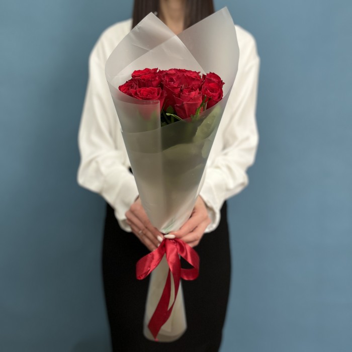 11 красных роз Мадам ред 50 см