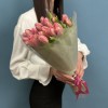 25 коралловых тюльпанов