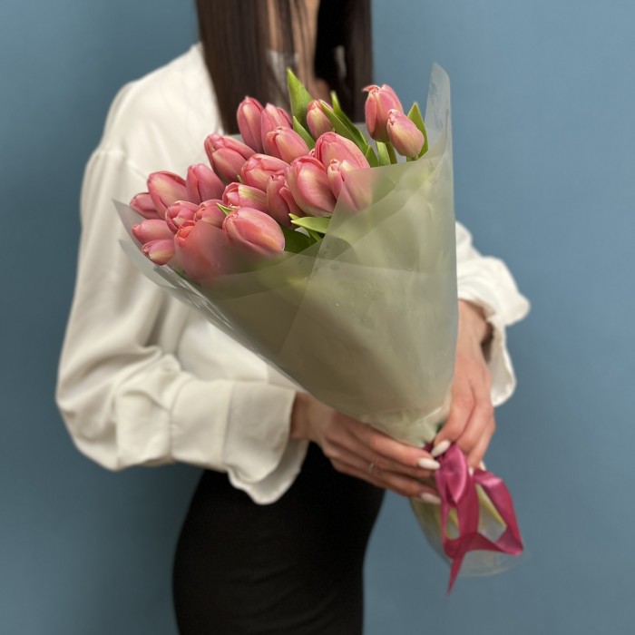 25 коралловых тюльпанов