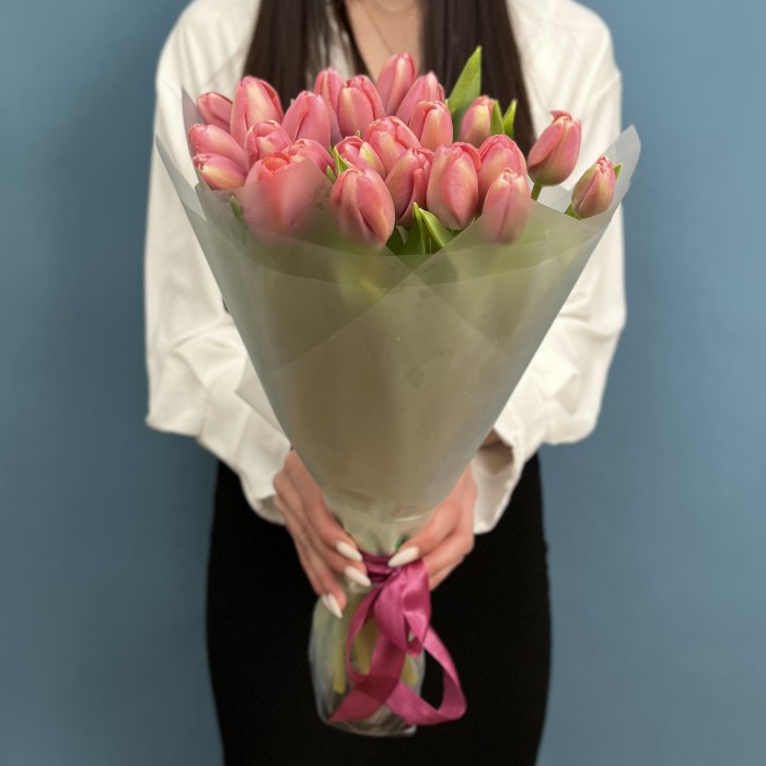 25 коралловых тюльпанов