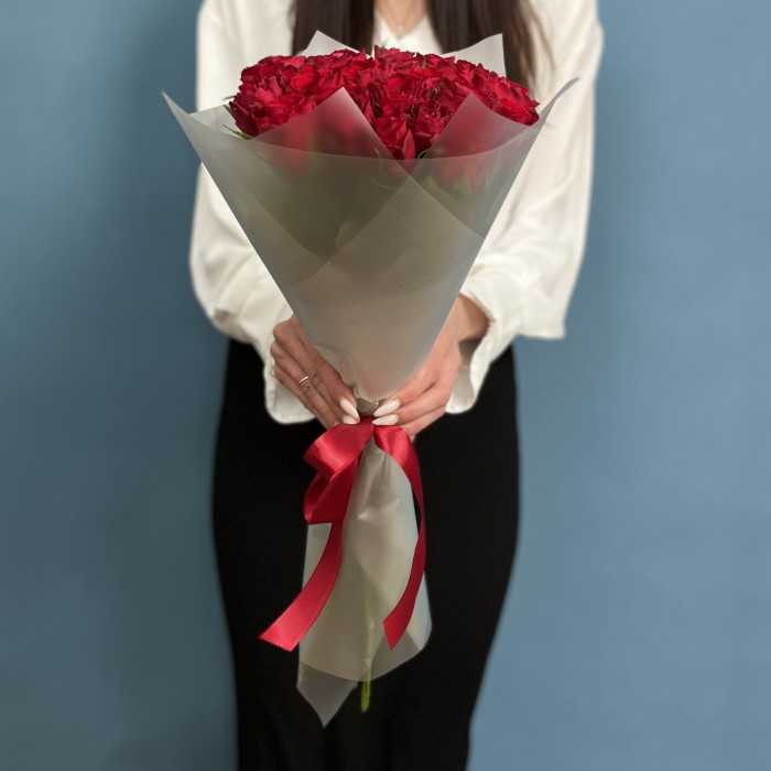 25 красных роз Мадам Ред 50 см