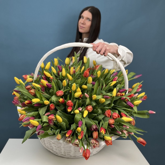 301 тюльпан микс в корзине