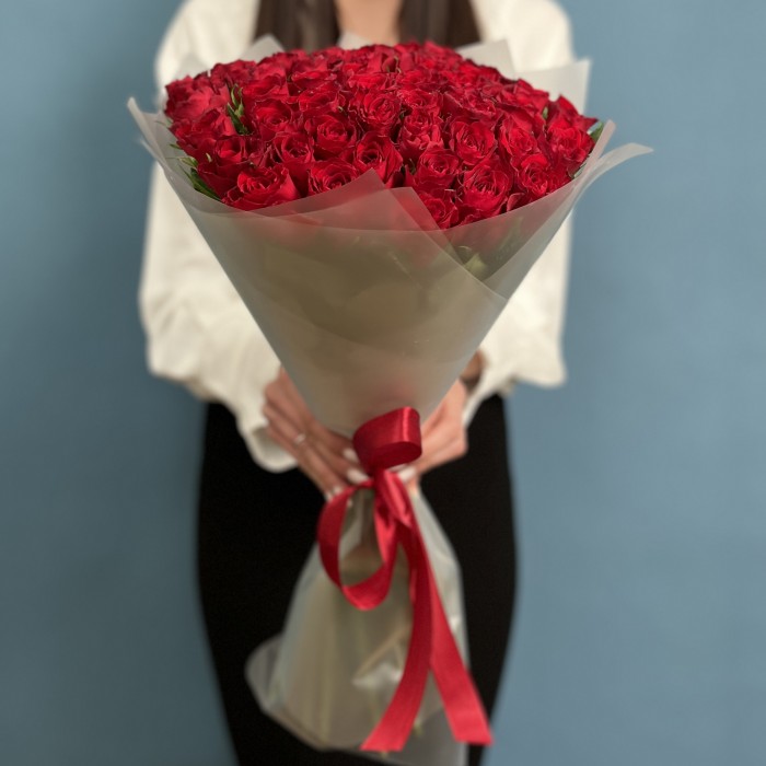 51 красная роза Мадам Ред 50 см