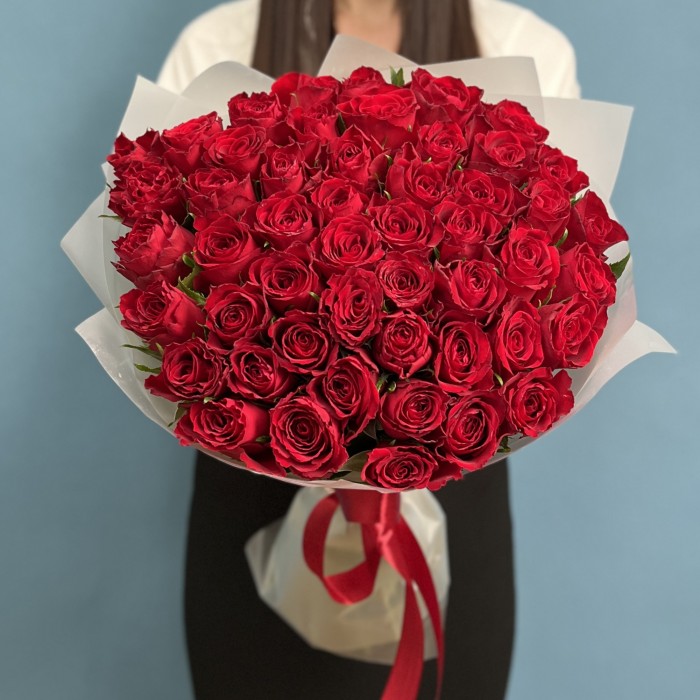 51 красная роза Мадам Ред 50 см