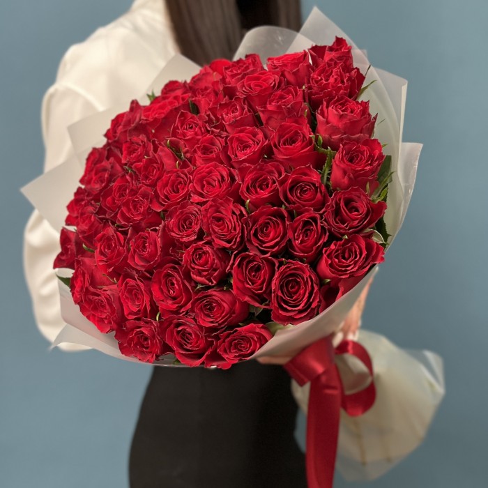 51 красная роза Мадам Ред 50 см