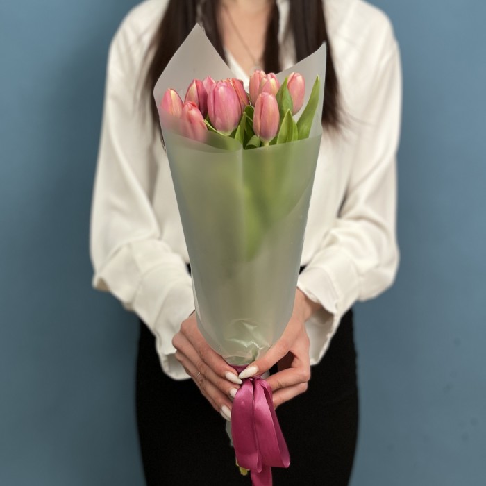 Корпоративный букет 11 коралловых тюльпанов