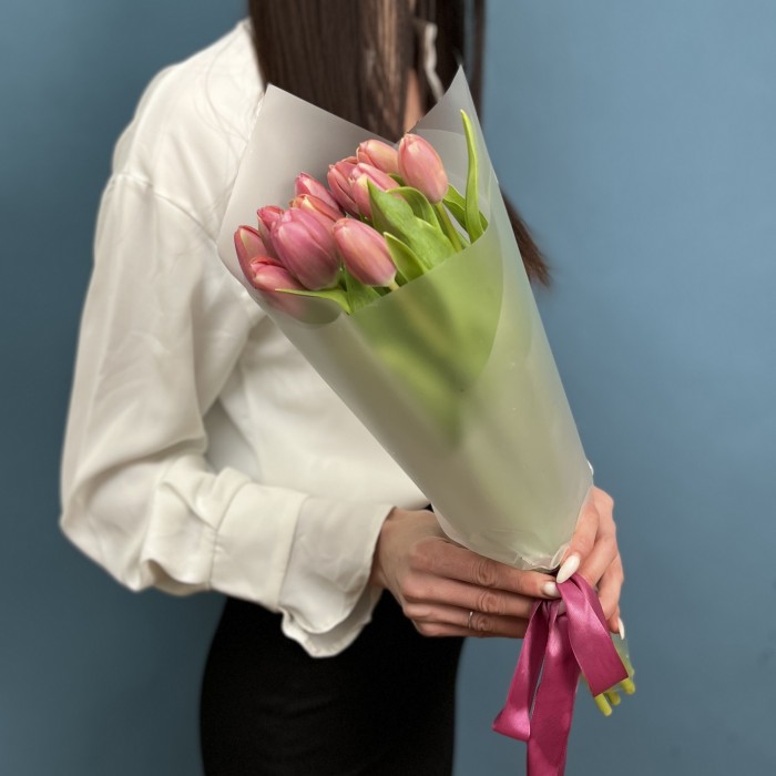 Корпоративный букет 11 коралловых тюльпанов