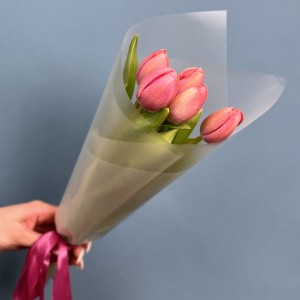 Корпоративный букет 5 коралловых тюльпана