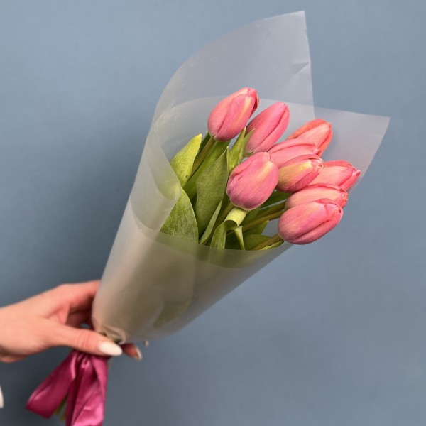 Корпоративный букет 9 коралловых тюльпанов