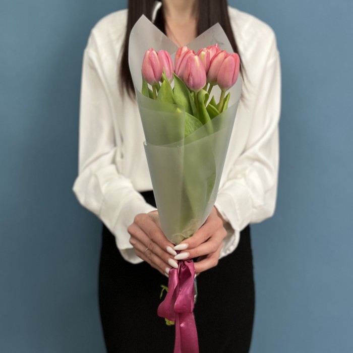 Корпоративный букет 9 коралловых тюльпанов