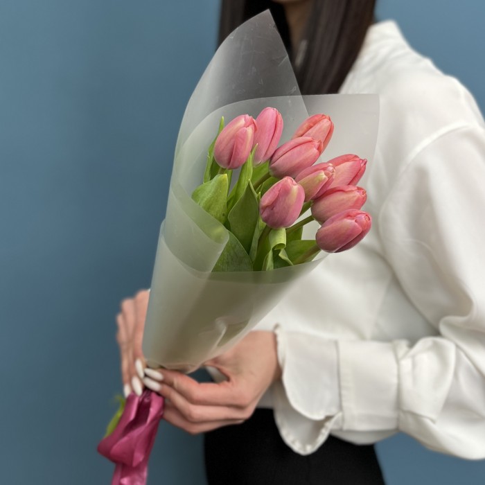 Корпоративный букет 9 коралловых тюльпанов