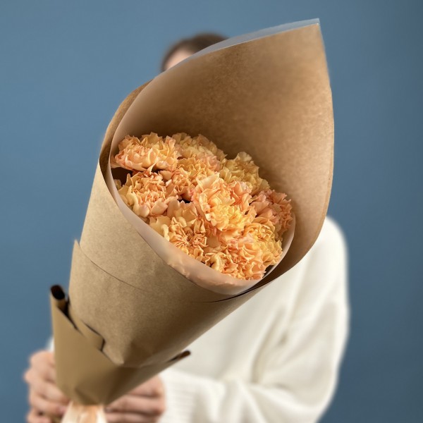 11 оранжевых гвоздик