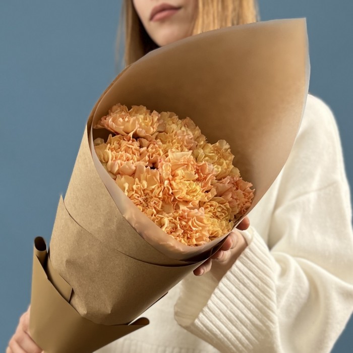 11 оранжевых гвоздик