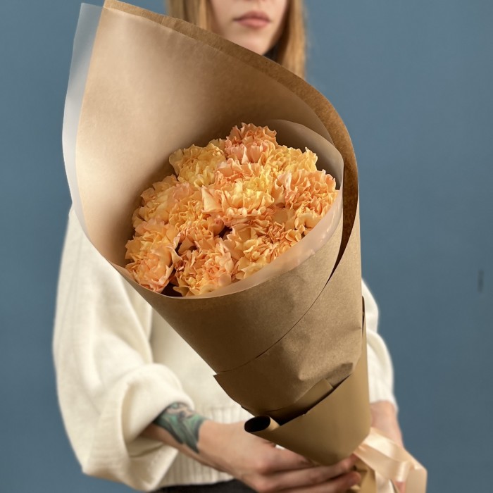 11 оранжевых гвоздик