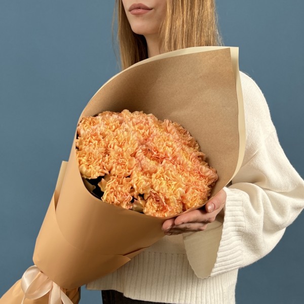 25 оранжевых гвоздик