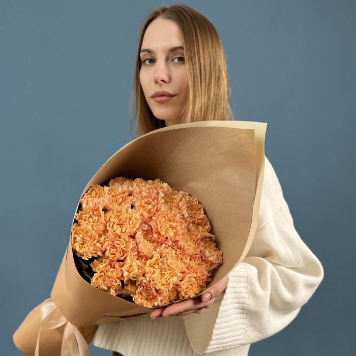 25 оранжевых гвоздик