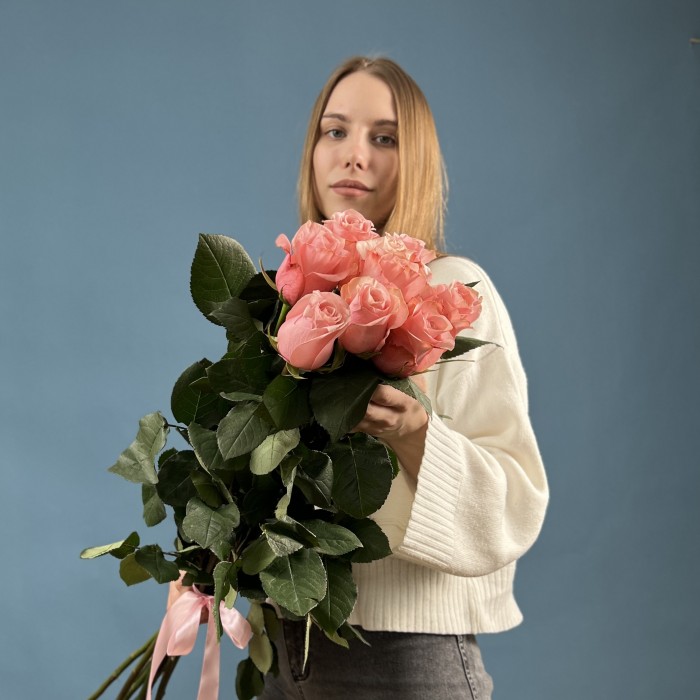 7 длинная розовая роза Би Свит 70 см