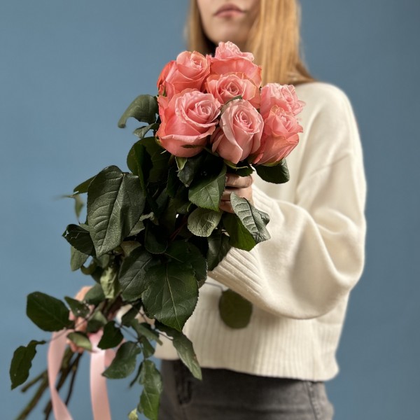 7 длинная розовая роза Би Свит 70 см