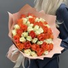 51 роза белого и оранжевого цветов