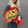 Яркий букет красно-оранжевых роз 3Д и альстромерий