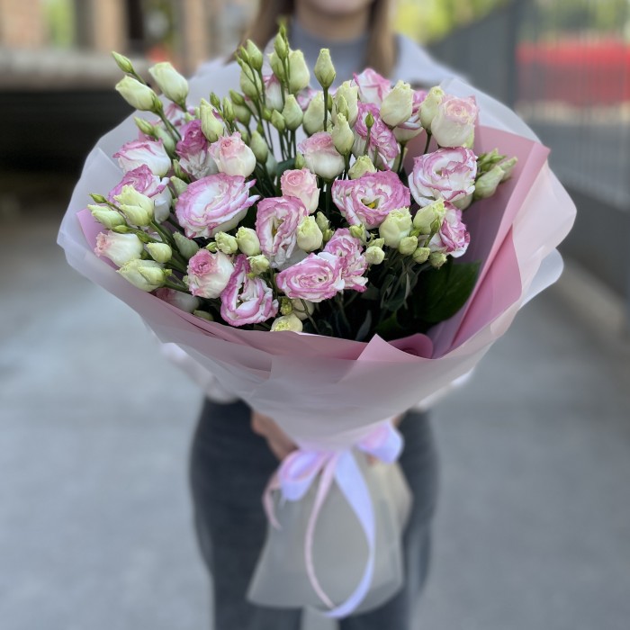 15 бело-розовых махровых эустом