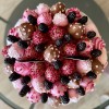 Авторская коробка Кошечка с ежевикой и клубникой в шоколаде
