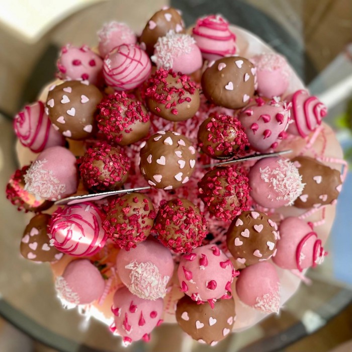 Авторская коробка Кошечка клубника в шоколаде