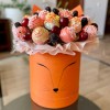 Авторская коробка Лисичка с клубникой в шоколаде и ягодами