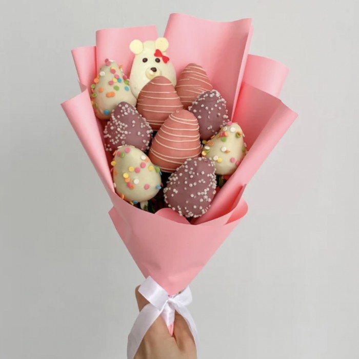 Детский букет для девочки из клубники в шоколаде