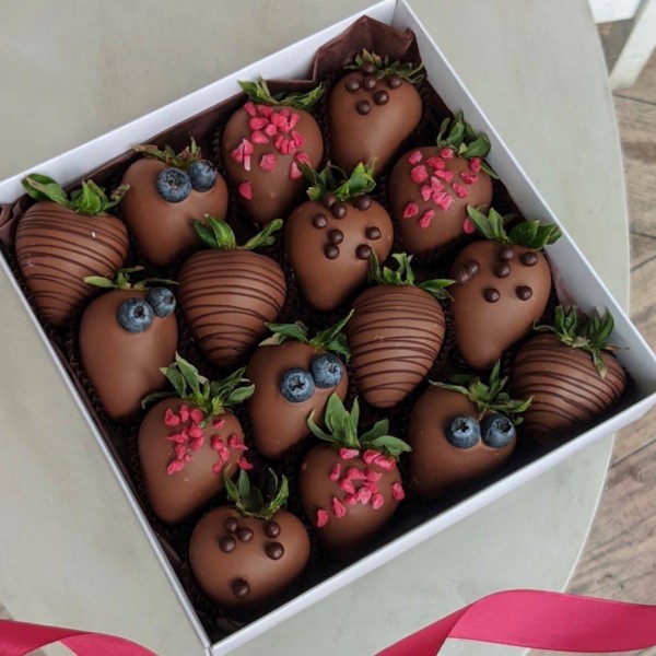 Клубничный бокс Клубника в шоколаде для нее