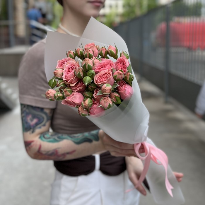 3 кустовые пионовидные розы Спешел Дайменшн 50см