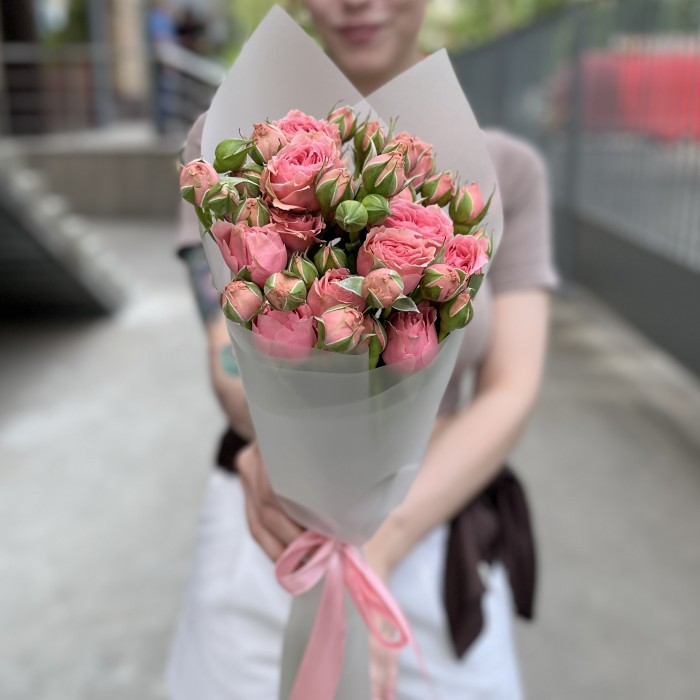 3 кустовые пионовидные розы Спешел Дайменшн 50см