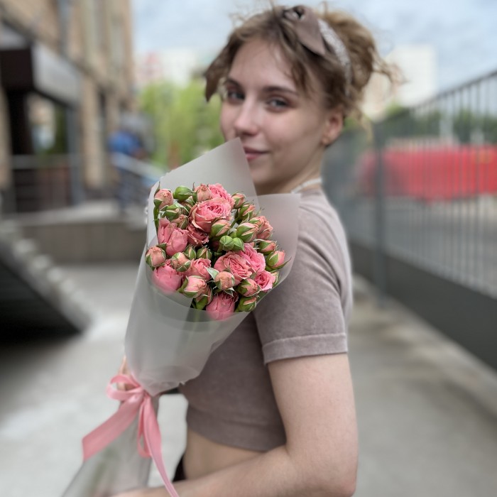 3 кустовые пионовидные розы Спешел Дайменшн 50см