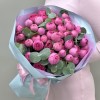 11 кустовых пионовидных роз Жизель 40 см с эвкалиптом