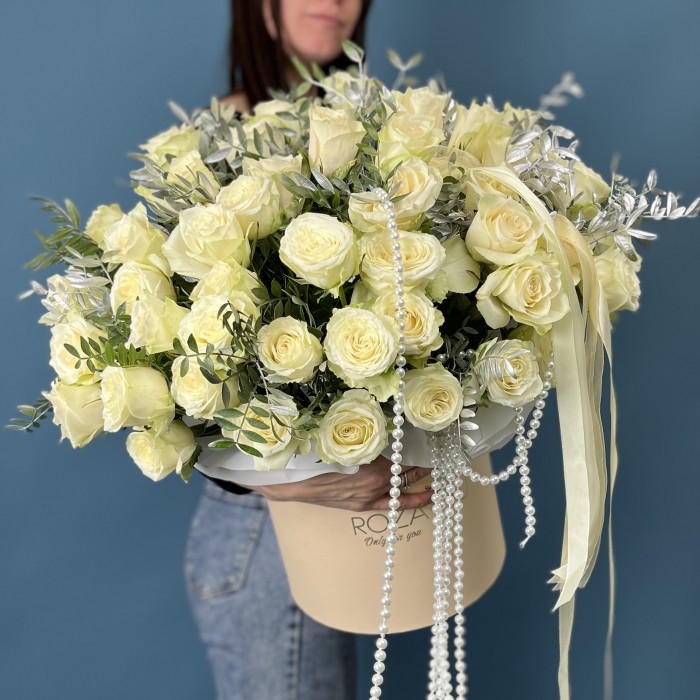 51 белая Роза в коробке на свадьбу