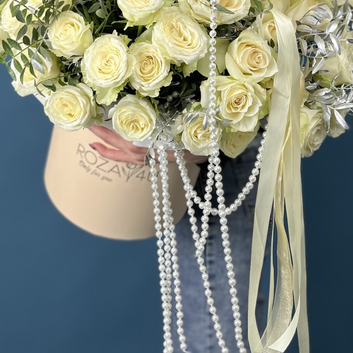 51 белая Роза в коробке на свадьбу