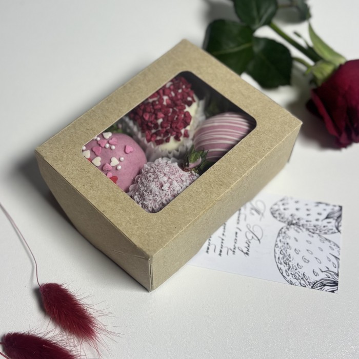 Клубника в розовом шоколаде 4 штуки