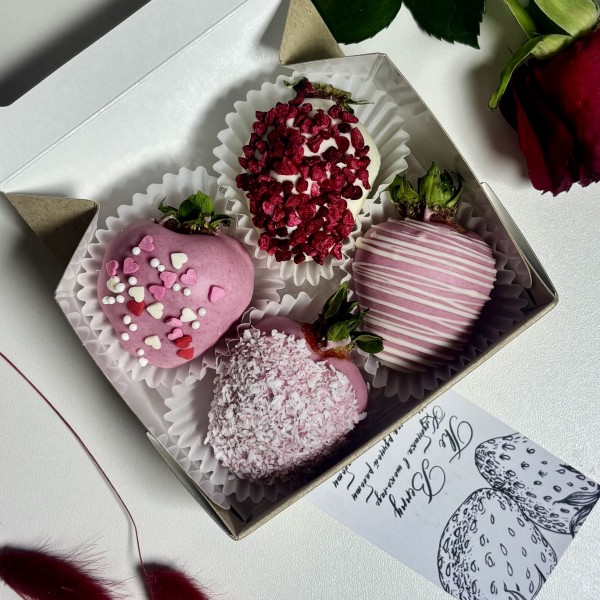 Клубника в розовом шоколаде 4 штуки