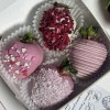 Клубника в розовом шоколаде 4 штуки