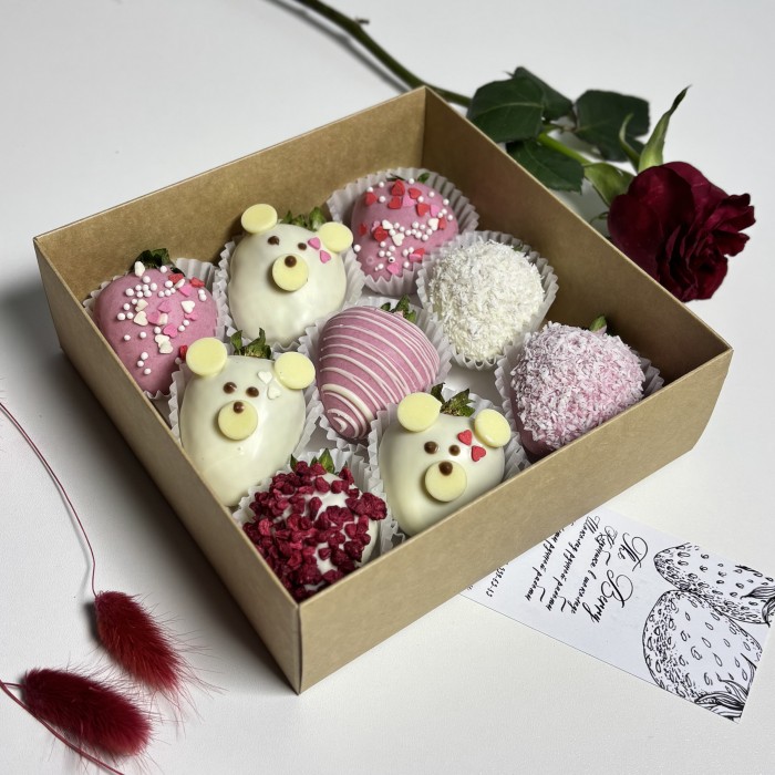 Клубника в шоколаде розовые мишки 9 штук