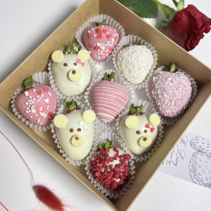 Клубника в шоколаде розовые мишки 9 штук