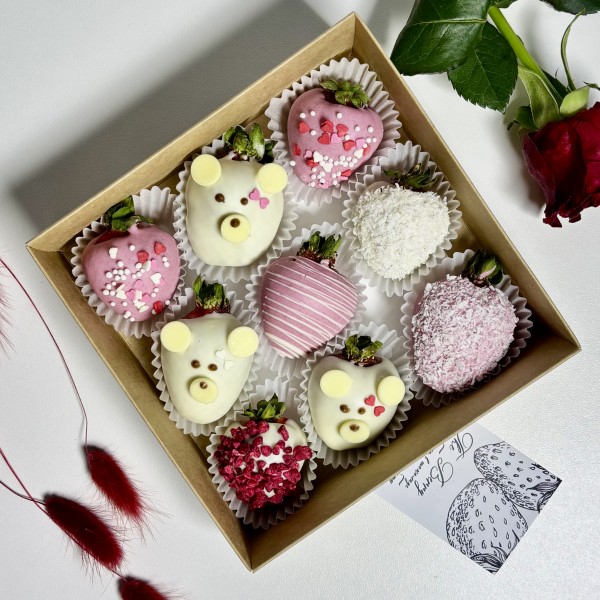 Клубника в шоколаде розовые мишки 9 штук