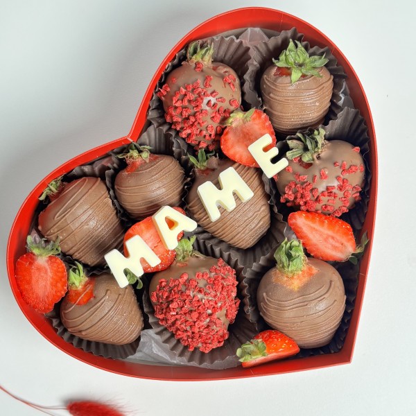 Клубника в шоколаде  сердце маленькое классика маме