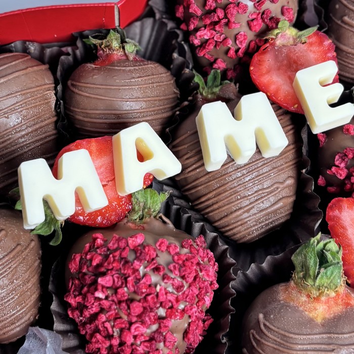 Клубника в шоколаде  сердце маленькое классика маме