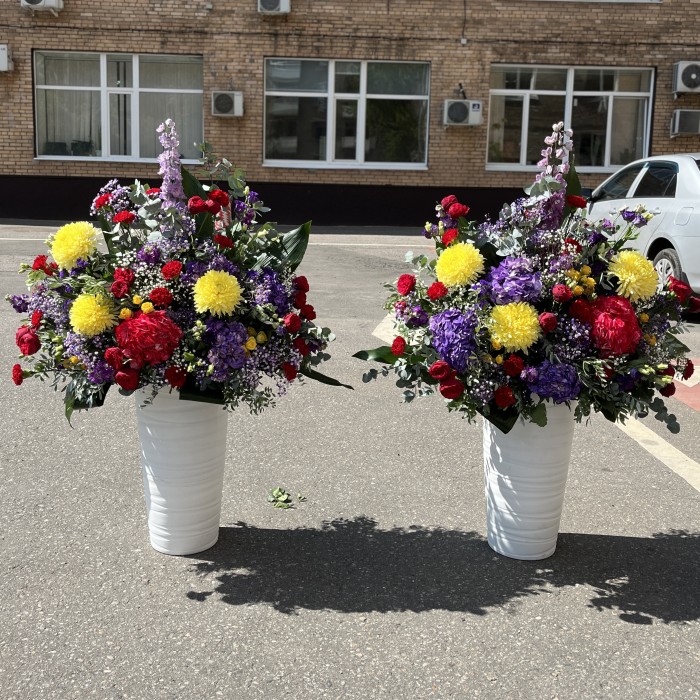 Напольная композиция с цветами Разгар лета