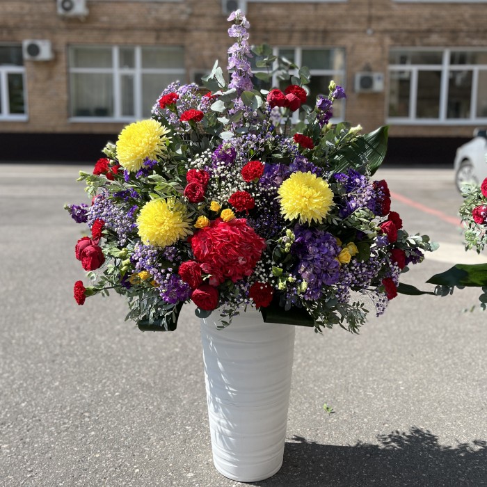 Напольная композиция с цветами Разгар лета